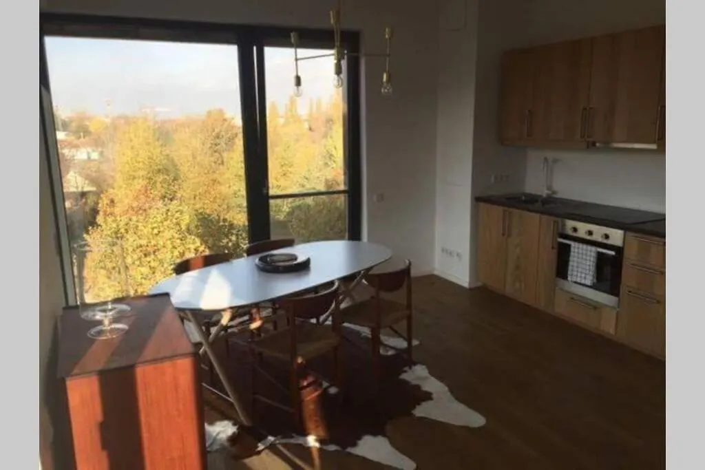 דירה 2 Bedroom Mauerpark-Apartment, Berlin Mitte View Calendar