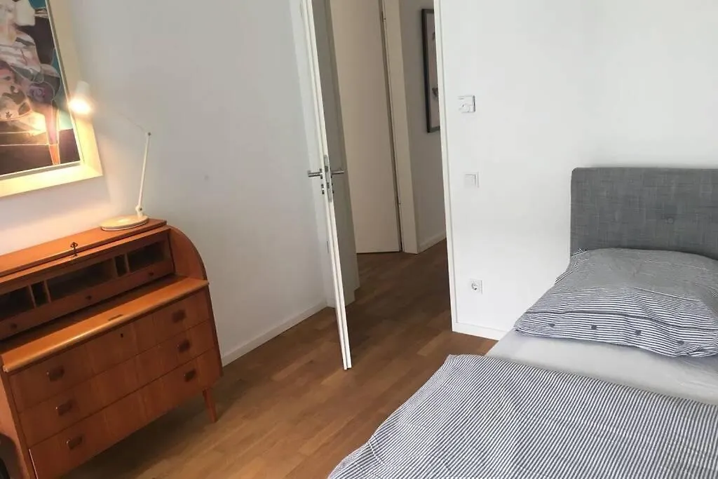 2 Bedroom Mauerpark-Apartment, Berlin Mitte View Calendar 0*,  גרמניה