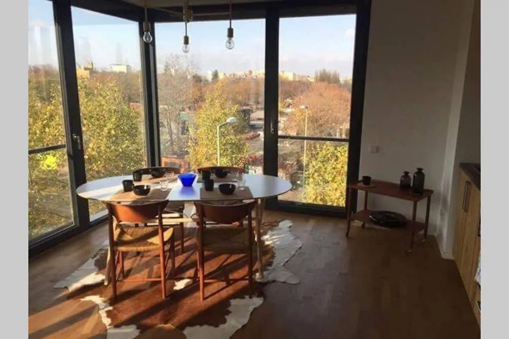 דירה 2 Bedroom Mauerpark-Apartment, Berlin Mitte View Calendar