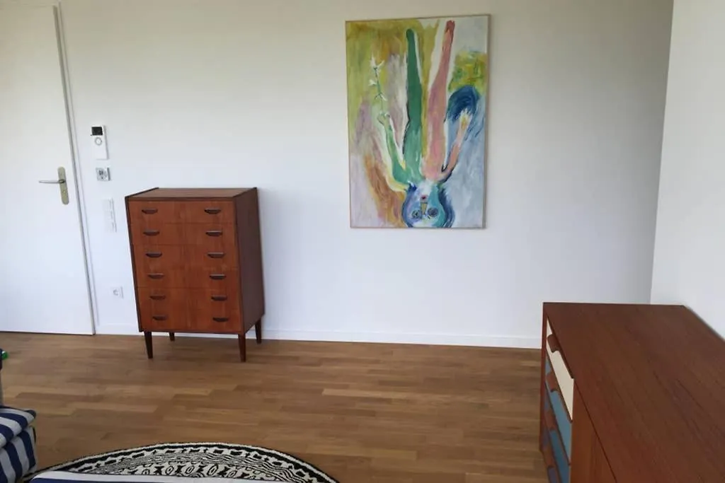2 Bedroom Mauerpark-Apartment, Berlin Mitte View Calendar