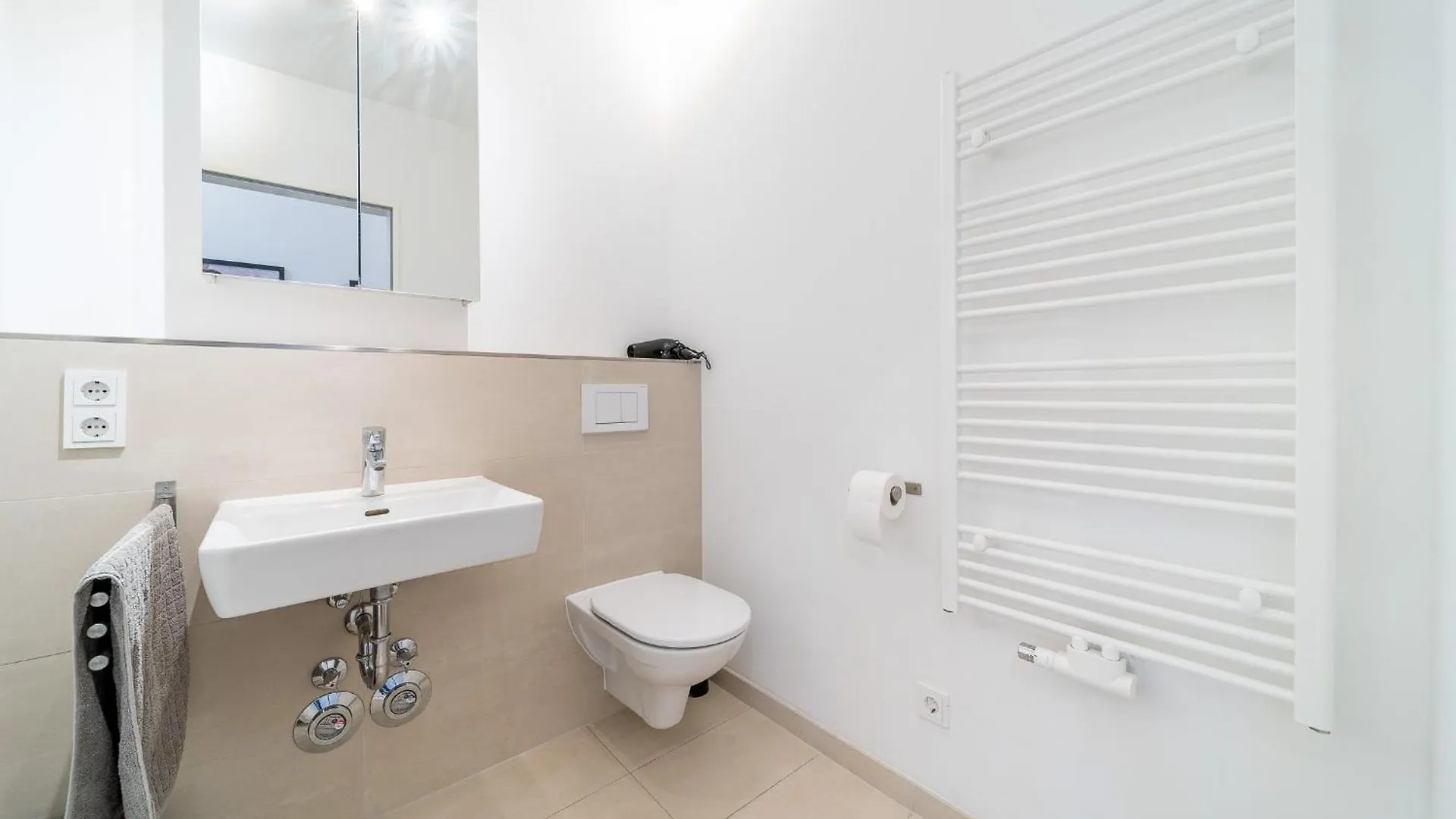 דירה 2 Bedroom Mauerpark-Apartment, Berlin Mitte View Calendar גרמניה
