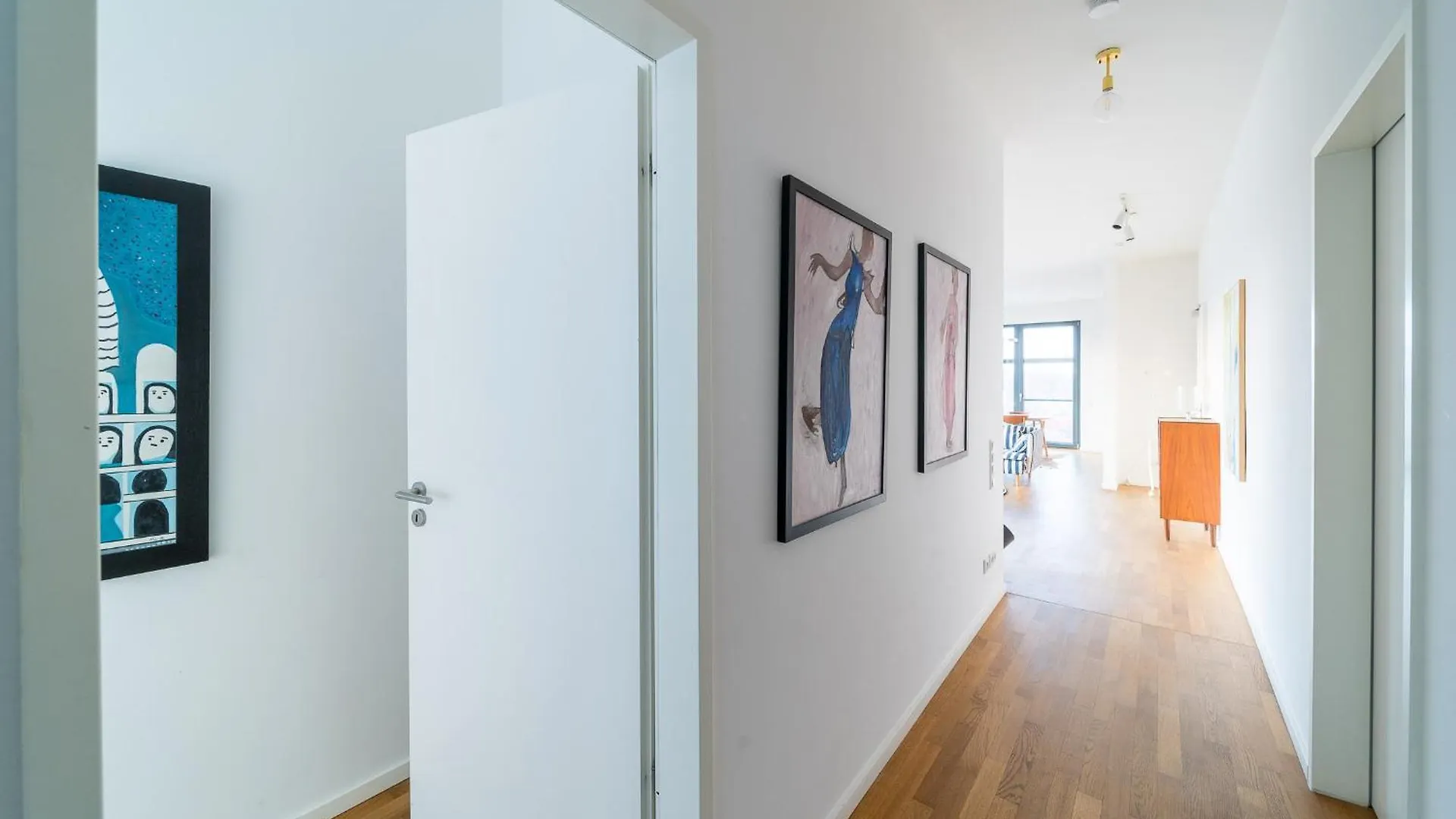 2 Bedroom Mauerpark-Apartment, Berlin Mitte View Calendar