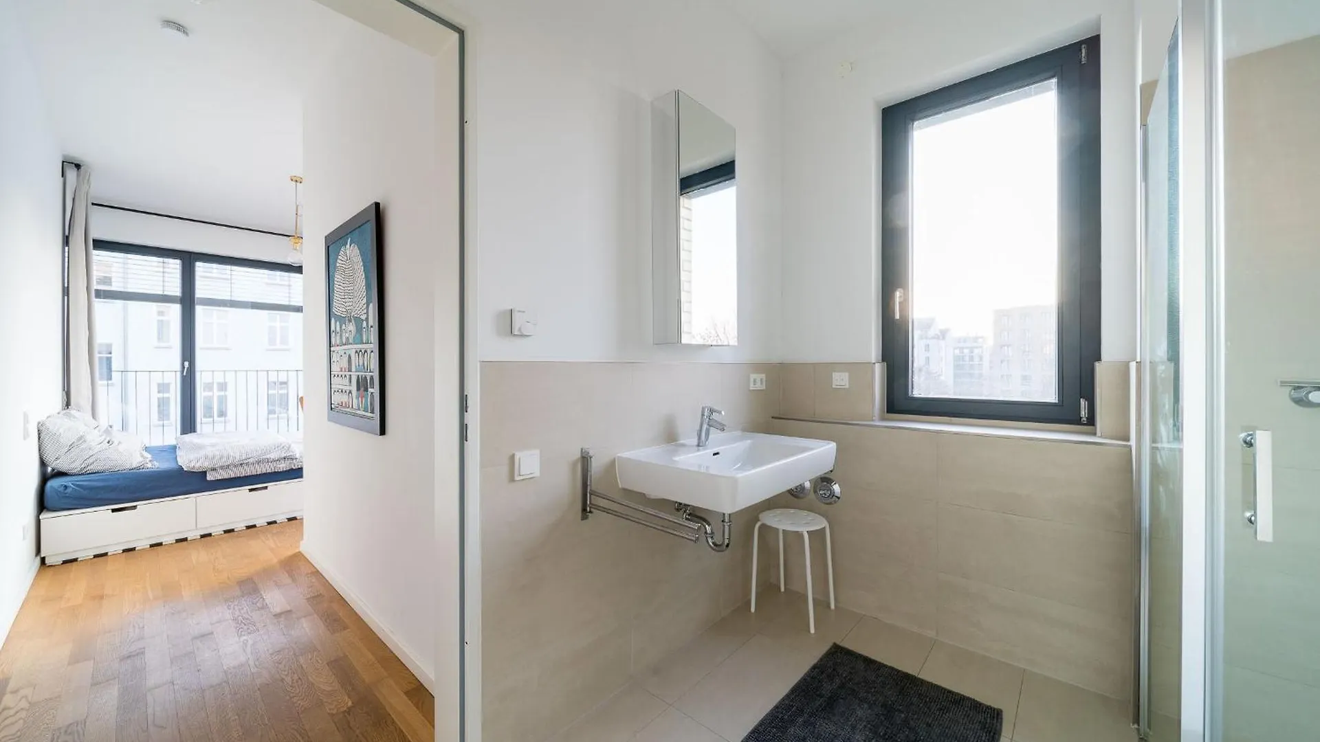 2 Bedroom Mauerpark-Apartment, Berlin Mitte View Calendar