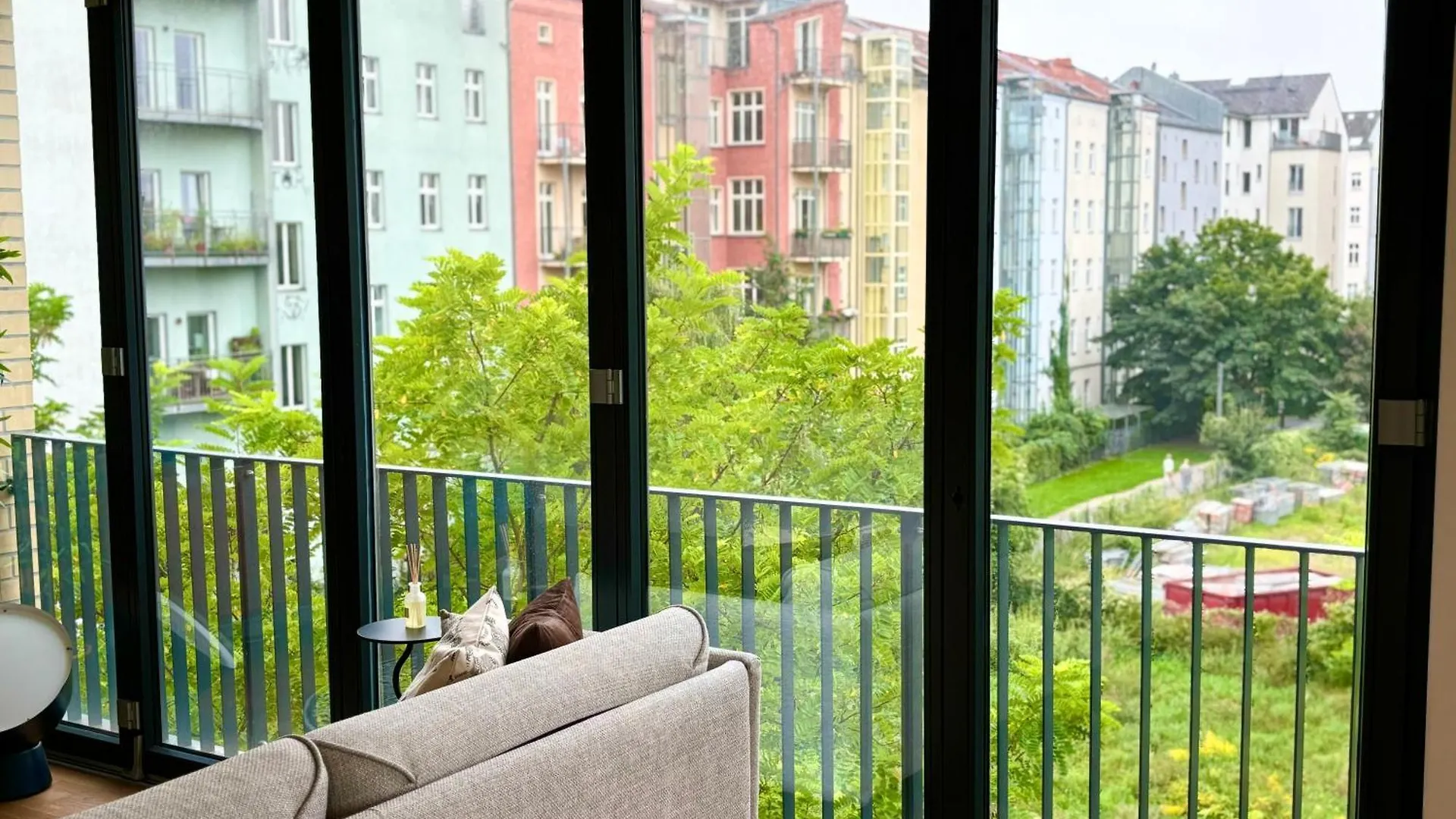 דירה 2 Bedroom Mauerpark-Apartment, Berlin Mitte View Calendar