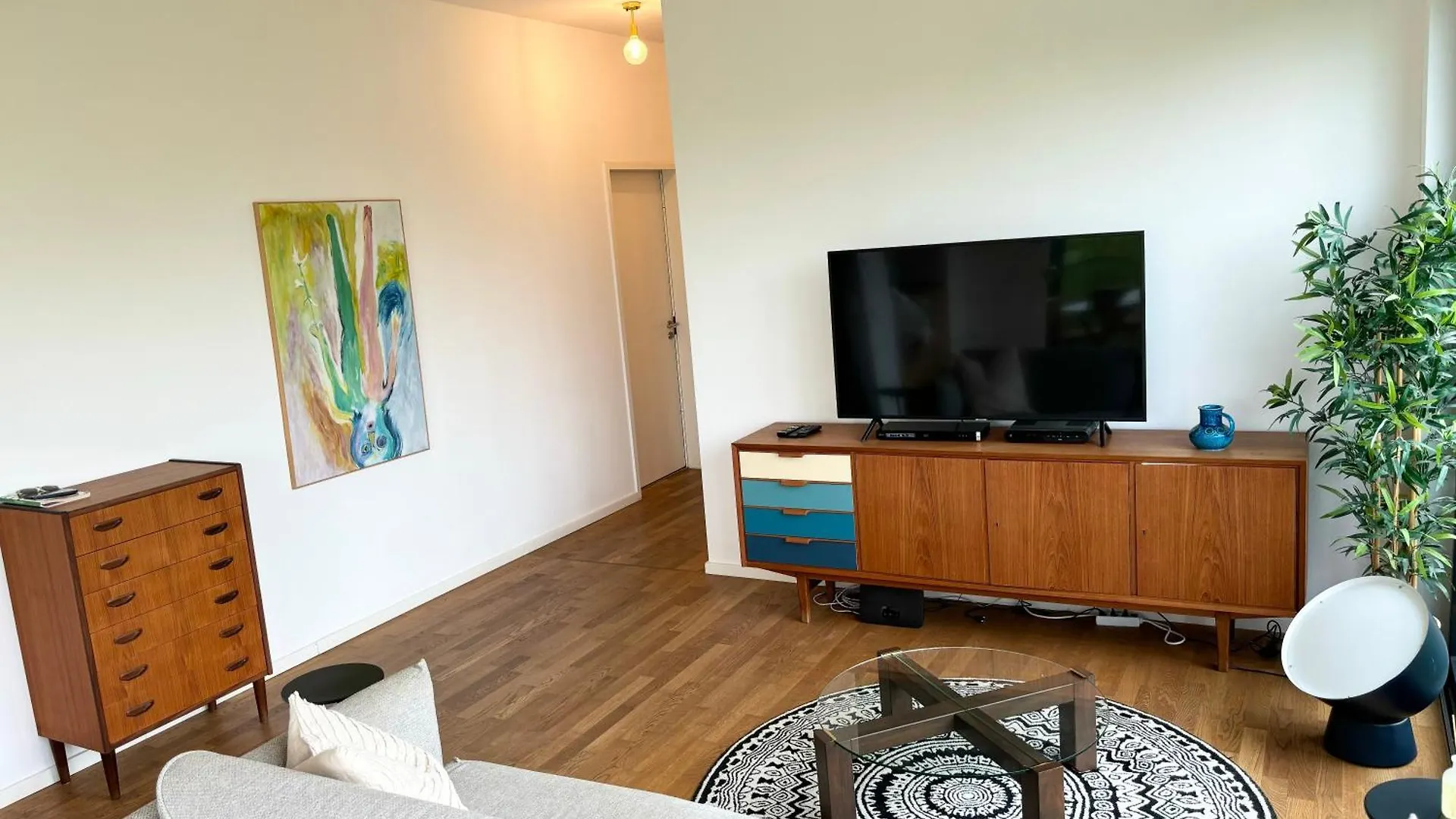 דירה 2 Bedroom Mauerpark-Apartment, Berlin Mitte View Calendar