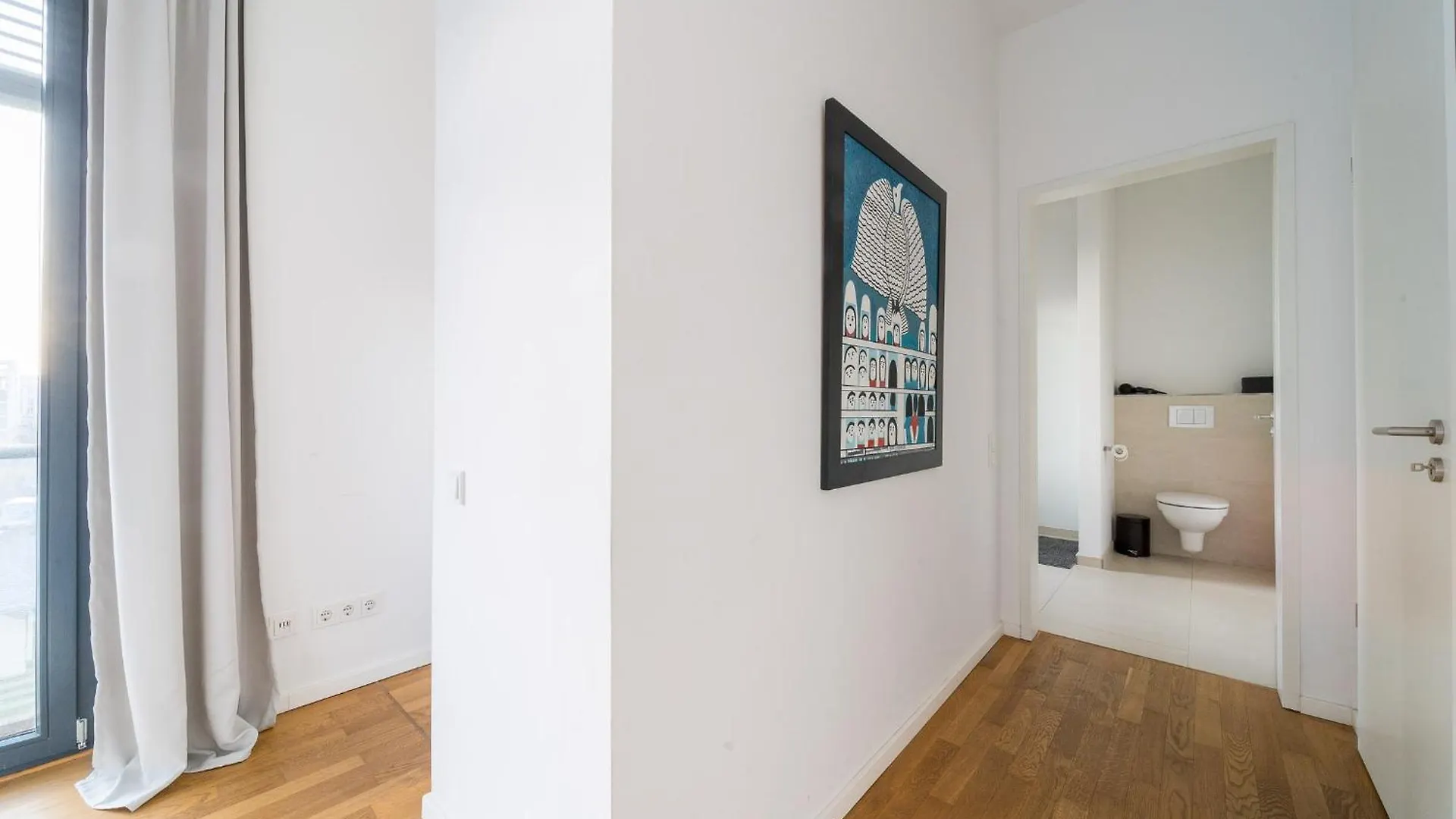 2 Bedroom Mauerpark-Apartment, Berlin Mitte View Calendar דירה