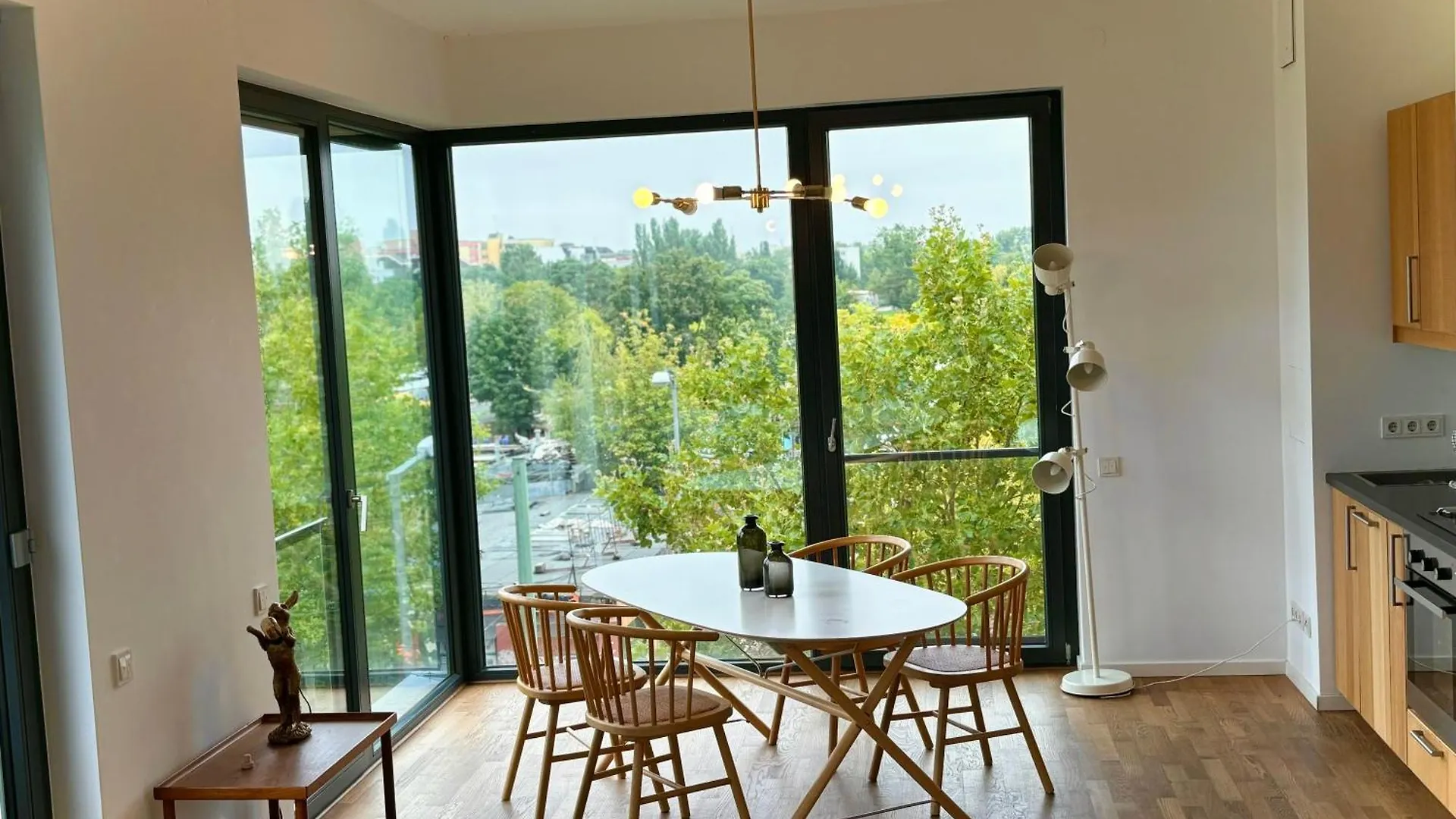 2 Bedroom Mauerpark-Apartment, Berlin Mitte View Calendar 0*,