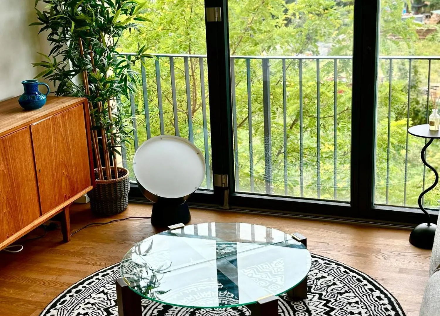 2 Bedroom Mauerpark-Apartment, Berlin Mitte View Calendar גרמניה