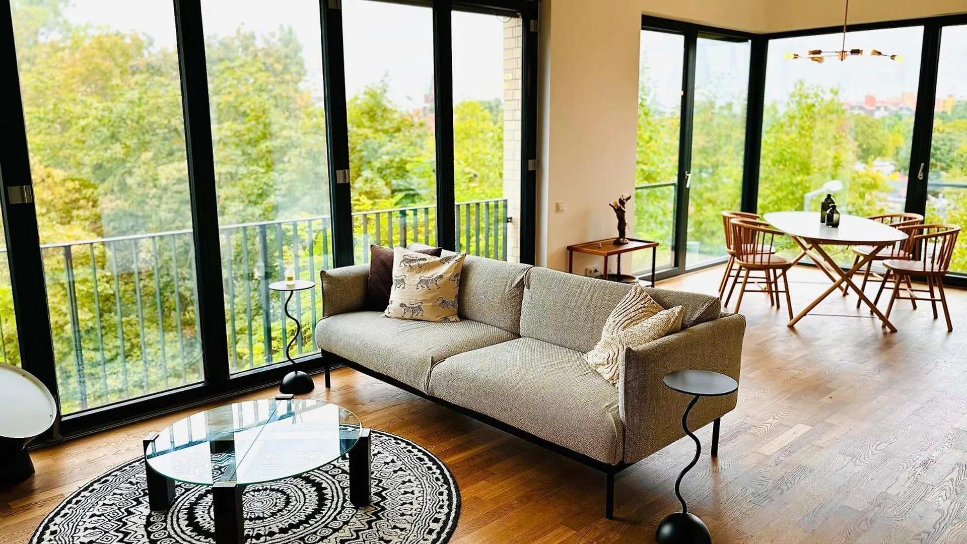 2 Bedroom Mauerpark-Apartment, Berlin Mitte View Calendar גרמניה