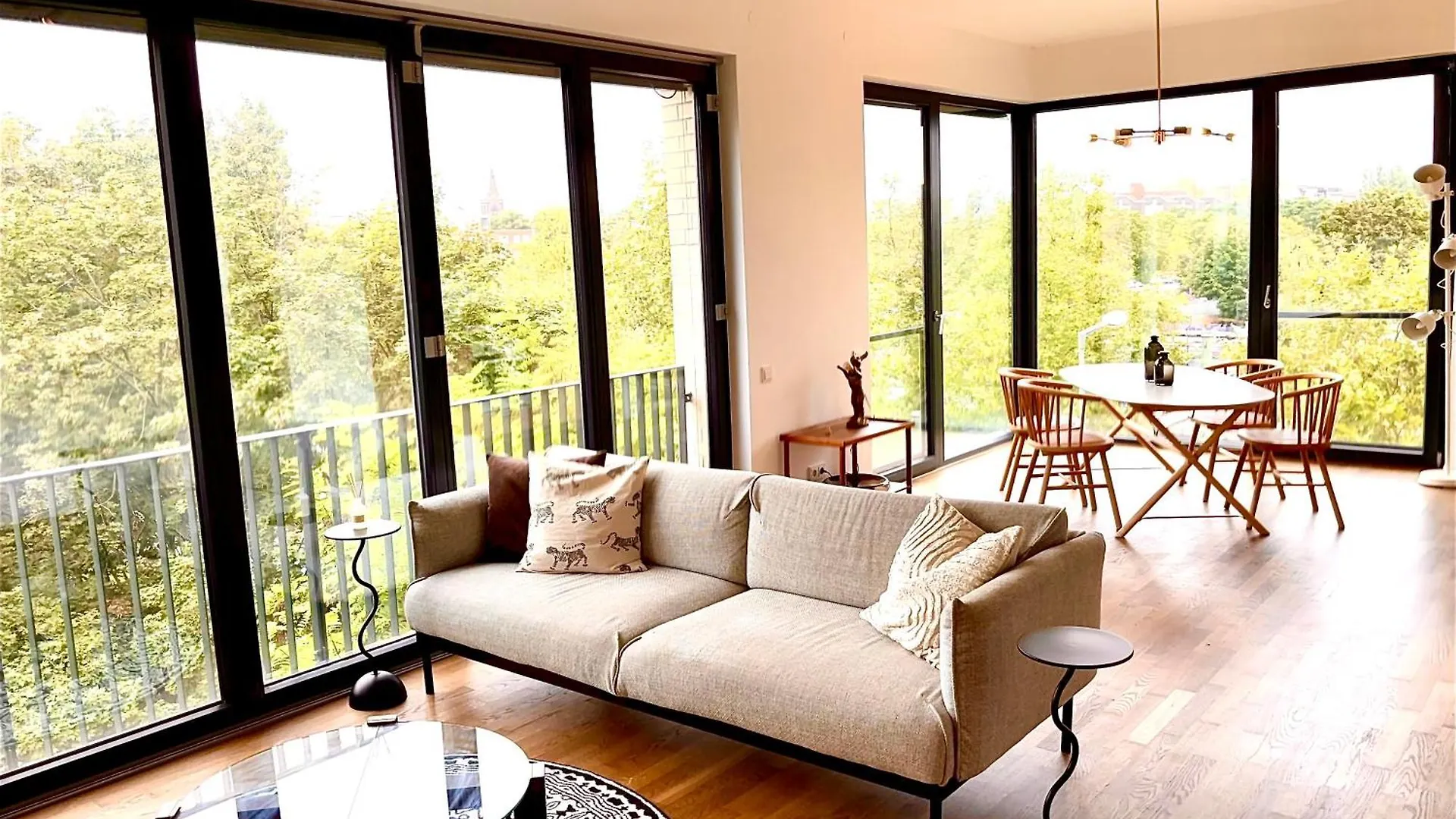 דירה 2 Bedroom Mauerpark-Apartment, Berlin Mitte View Calendar